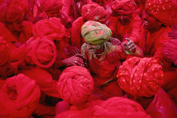 HOLI MAN LAUGHING. INDIA, 1996