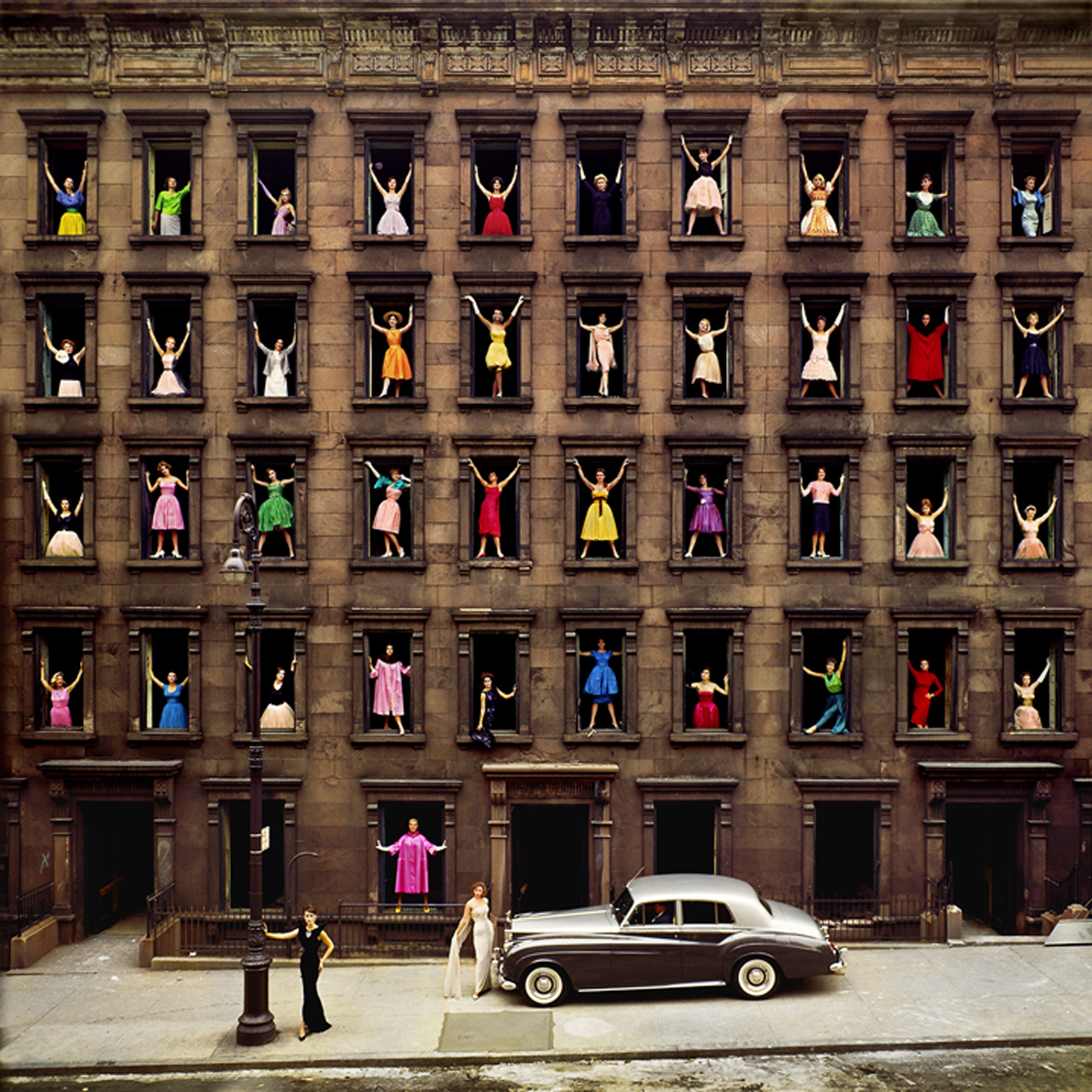 GIRLS IN THE WINDOWS